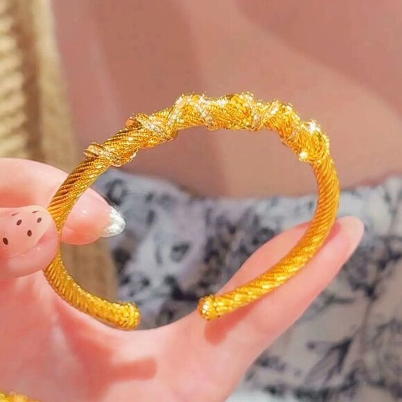 David Yurman gold bracelet. - Picture 1 of 5